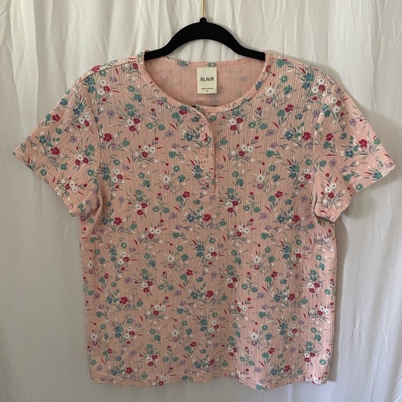 Blair Tops - Blair Women’s Pink Blue White Floral Textured Stretchy Buttoned Blouse Size M
